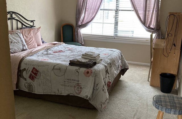 B Cozy in 3 BDRM/1 bath. Sleeps 6 Suite B