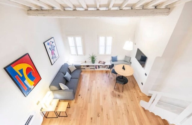 B-suite Top-floor Charming Apartment