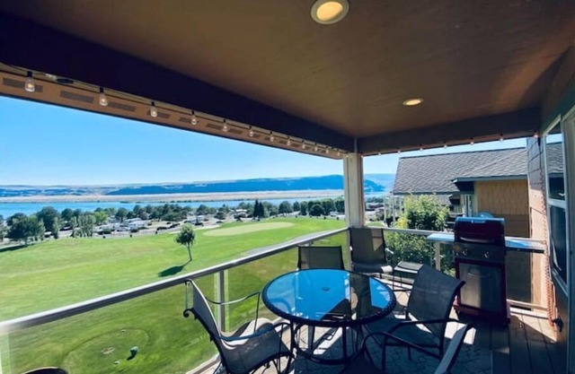 B16- 3 Golf Greens/River View Sunserra