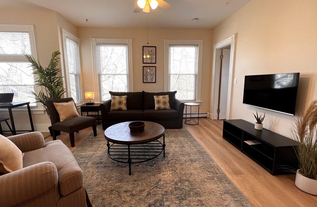 B2-2-Gorgeous-Shiny 4 BR-2 FULL BATH