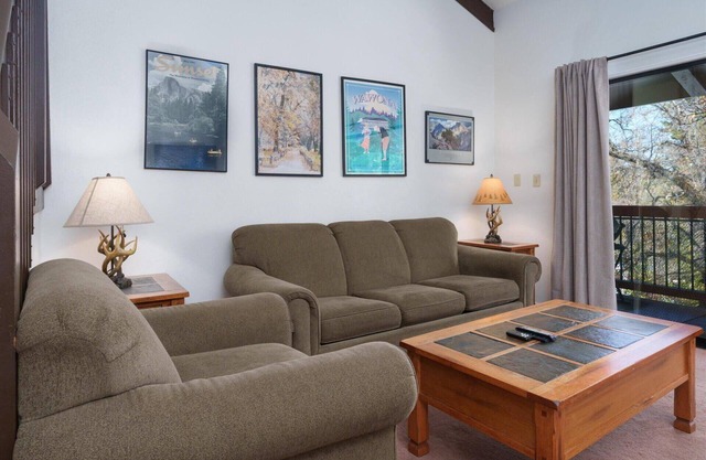 Loft Condo B210 hat zwei Ebenen mit einem offenen Raum (es gibt keine Schlafzimmer)