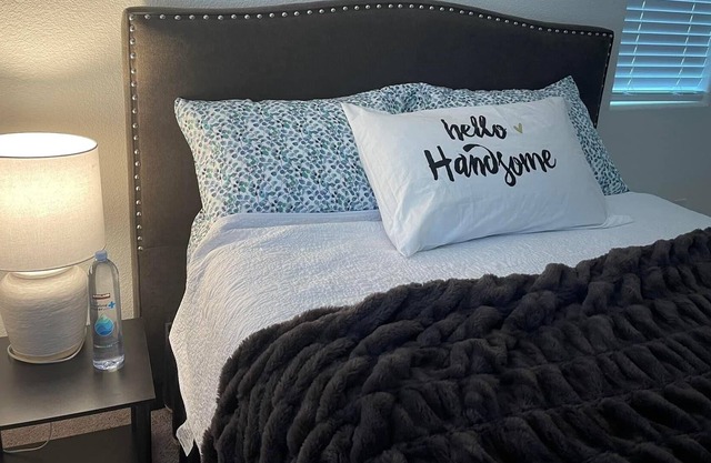 B3- Cozy queen bed at west Roseville