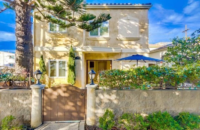B5231 South Mission Beach Retreat