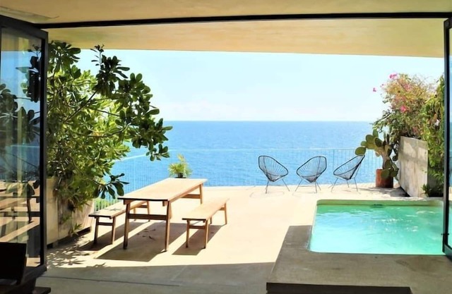 B8 Spectacular, Grand Ocean View With 3 Bedrooms