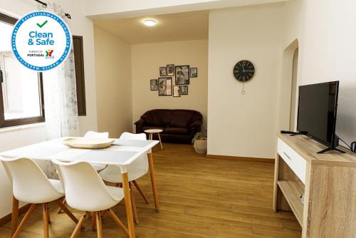 B87 - Windmill 2 Bed Apartment in Odiaxere