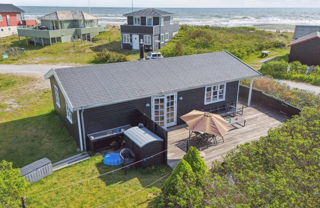 "Baarde" - 60m from the sea by Interhome