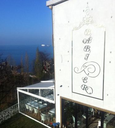 Bab-i Zer Hotel