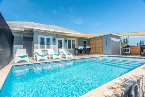 Baby Beach Bliss Villa - Walk to Beach!