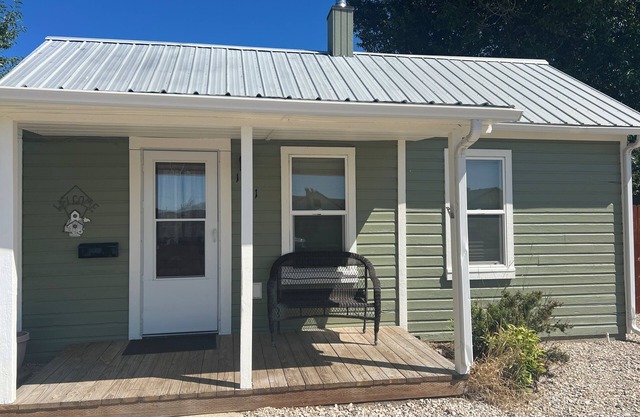 Baby Bear Cottage - Downtown Cody