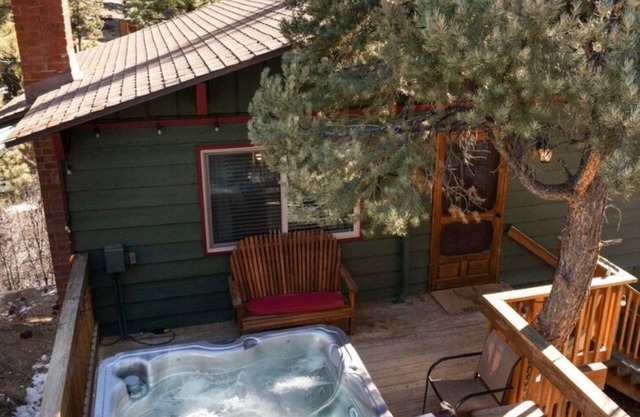 Baby Bear's Hideout: Private Hot Tub/ 10min From The Village/Fireplace/Hiking