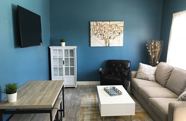 Baby Blue Sky - Remodeled with Nearby Trails
