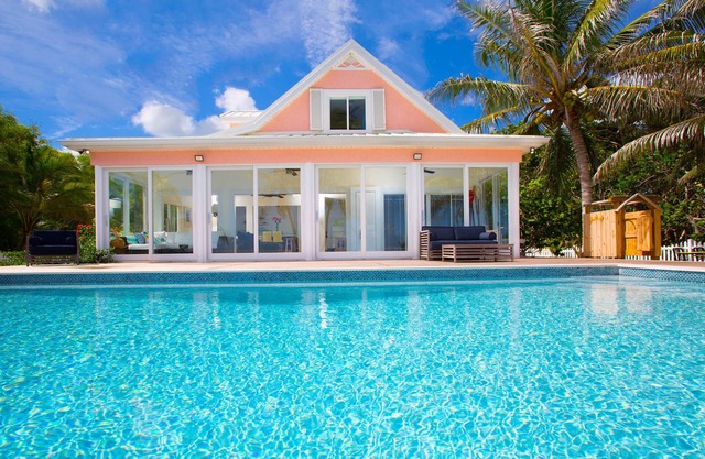 Babylon Reef: Kürzlich renovierte Villa mit Hinterhofschnorcheln und Crystal Blue Pool