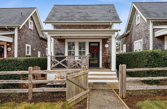 *NEW* Back Home, bring your pup along and enjoy the orchard cabin!