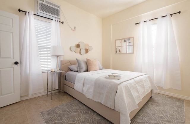 Back house Oasis: Quiet & Roomy sleeps 4