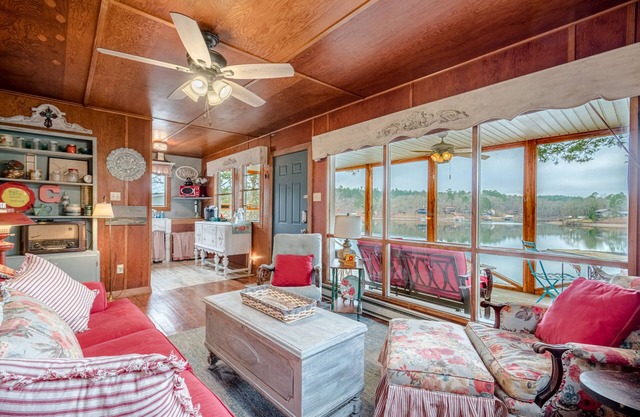 Back Porch Lake View's on Lake Hamilton Main Channel, Family Friendly, Cozy Vibe