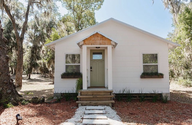 Fully remodeled 2 bed 1 bath private home located in Historic downtown Darien.