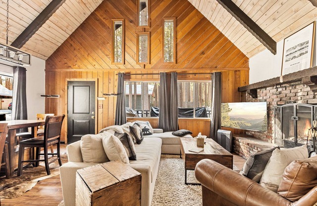 Backway Hideaway | Close to the Village!
