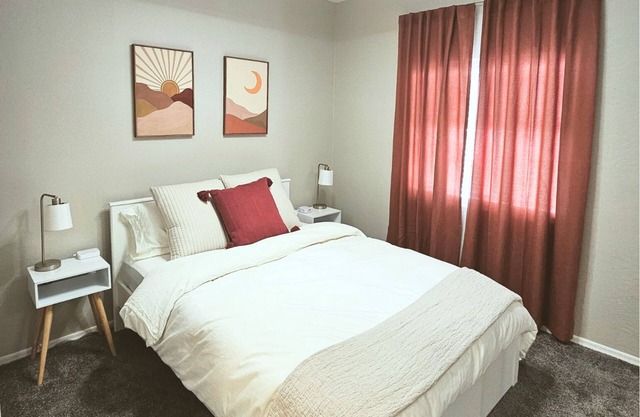 Backyard Oasis in charming 3 bd, 2 ba house with pool, wifi, and A/C.