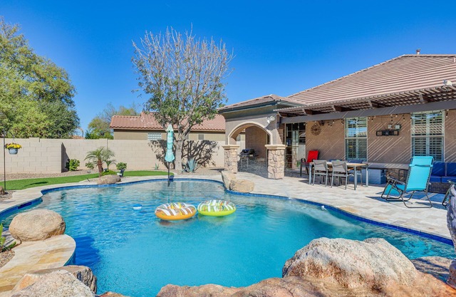 Backyard Oasis & Pool: Gilbert Getaway!