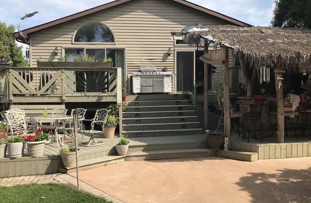 Hinterhof-Paradies in Appleton, WI Schlaf 6 bis 8 25 Minuten vom Lambeau-Feld entfernt