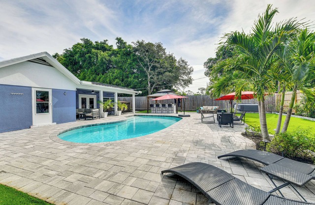 Backyard w/Pool & Games! Family Home in Bradenton