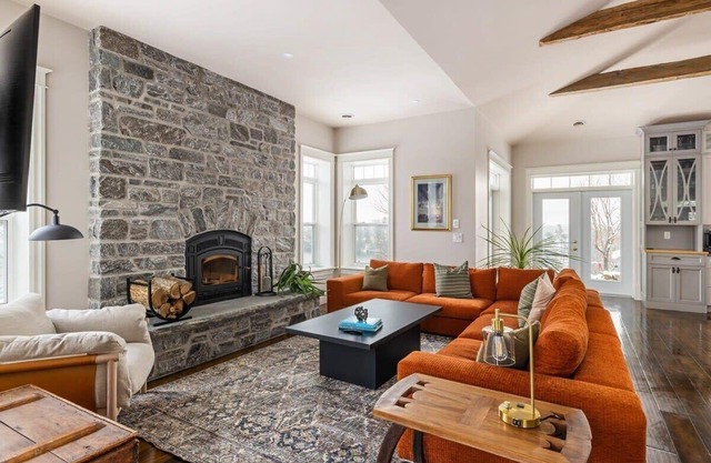 Badger's Sett - Estate on point with hot tub