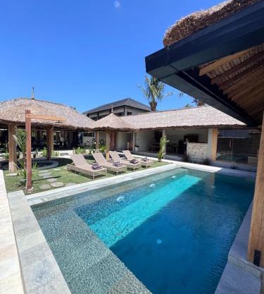 Baha Baha Villas West Sumbawa Yoyos Wellness Center, Gym, Yoga, Skate Park, Bar & Cafe