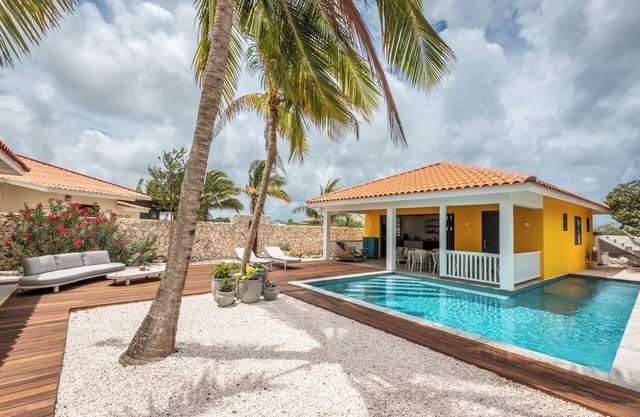 Bahada di Solo - Luxurious Private Villa, Large Private Pool, Close to the Beach