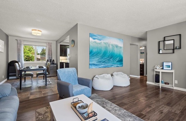 Bahama Breeze | Beach-Themed Home | Hot Tub & Cozy
