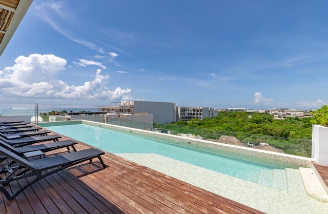 Bahay Condos steps from the beach and 5th ave