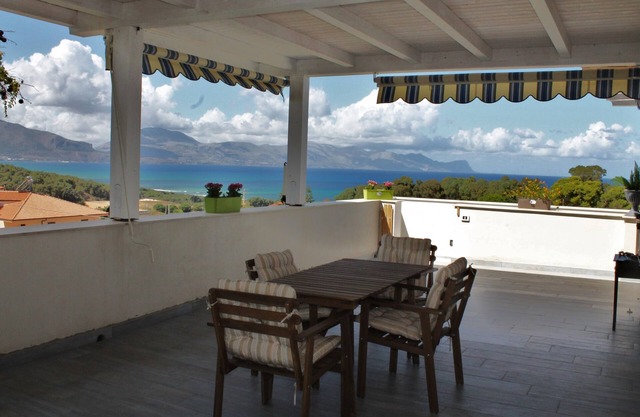Baia del Sol - Balestrate Apartment - Ferienhaus - Gesamte Etage in der Villa