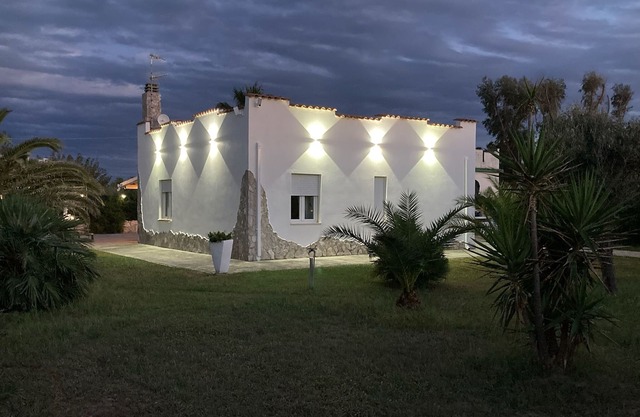 Baia dell'Alba - Superb beachfront hacienda in a green setting