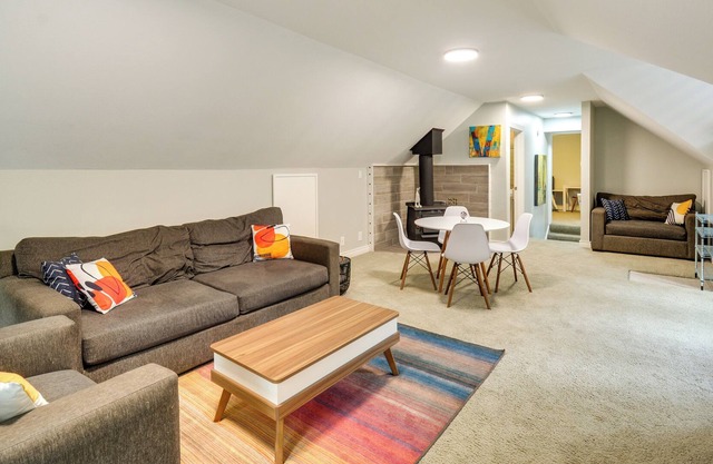 Bainbridge Island Rental: Half-Mi to Beach!