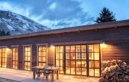 Baitshop Cabin