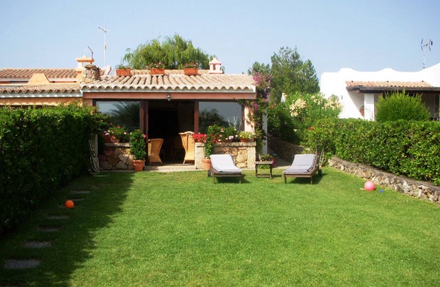 Baja Sardinia, Costa Smeralda. Villa einen Steinwurf vom Meer entfernt.