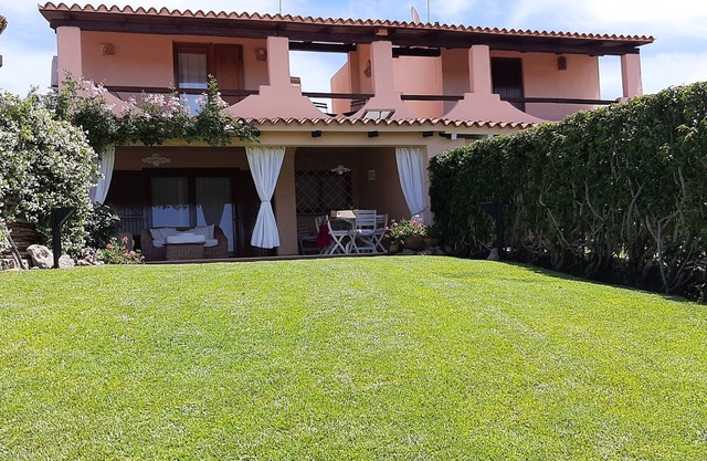 Baja Sardinia, Costa Smeralda. Herrliche Villa nur wenige Schritte vom Strand entfernt