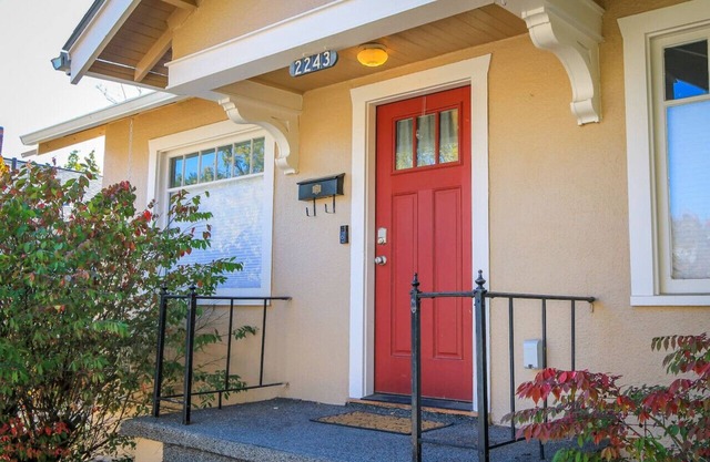 Baker Street Bungalow, Cozy! Near Downtown! Sleeps 4, Local Golfing 50% Offf!