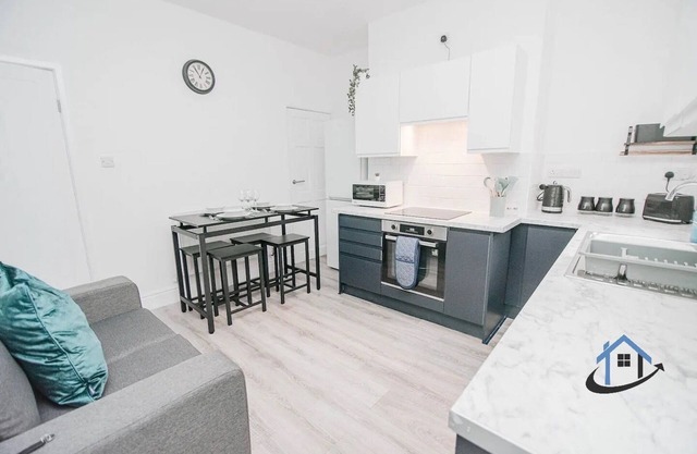 Balby Casa, king beds,parking,workspace,wi-fi,corporates,pets
