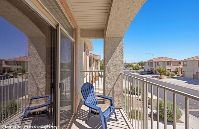 Springs 2 bedroom/2 Bath Balcony Property surrounded by Golf Courses & Recreation