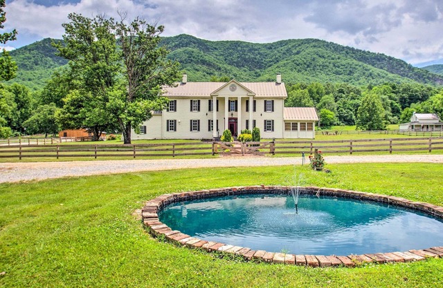 NEW! Elegant Historical Home 5 Mi to River Access
