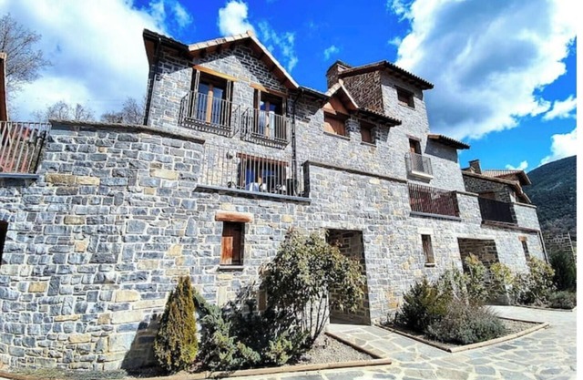 Balcony House of the Pyrenees. Chalet. Gavín. Biescas