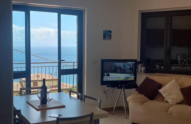 Authentic Italian Villa - Balcony SeaViews Sleeps8
