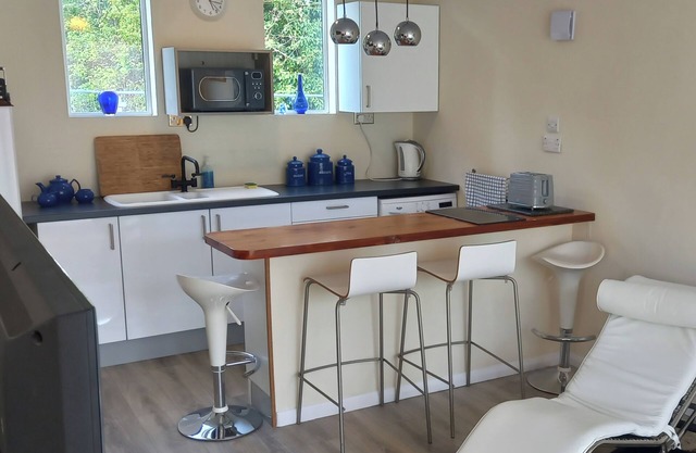 Bali Hi Cliff Cottage-Sleeps 2-Hot Tub-5MinBeach