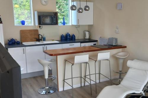 Bali Hi Cliff Cottage-Sleeps 2-Hot Tub-5MinBeach