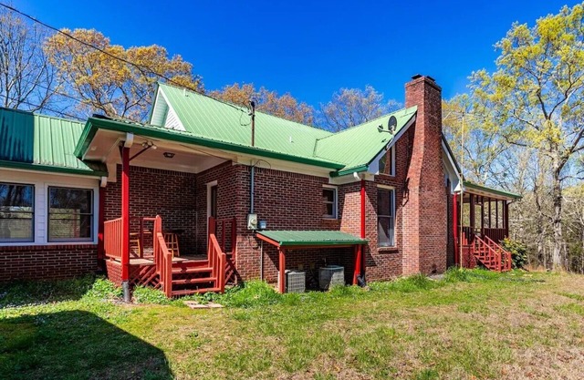 Ball Ground Estates - Luxury Farm Stay 81 Acres of Private Forest