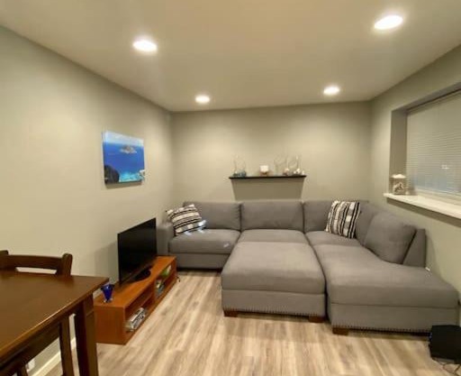 Ballard 1 bedroom condo with in-unit laundry