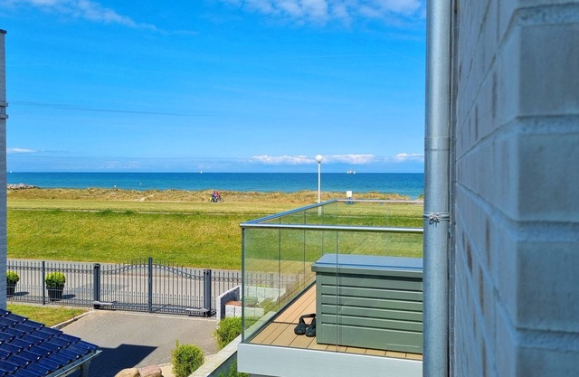 Neubau Ferienwohnung "Sandy Beach" mit Meerblick in 1. Reihe an der Ostsee