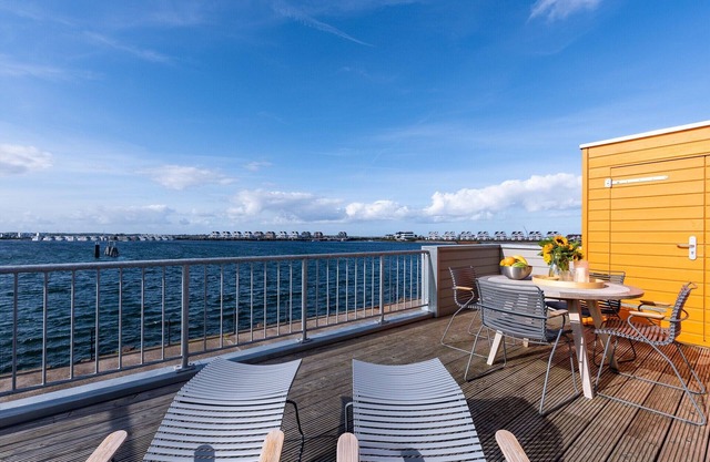 Ostseeurlaub im "Hafenkieker": Traumhafte Ferienwohnung mit Sauna und Meerblick!