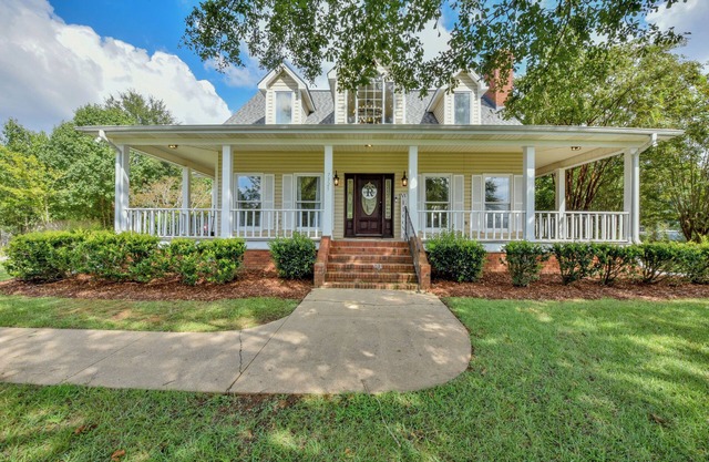 Bama Farmhouse - Beautiful Pool Area!