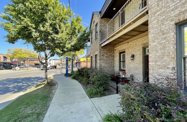 BamaNati - Step right out onto The Strip - walk to Stadium, Downtown & more!